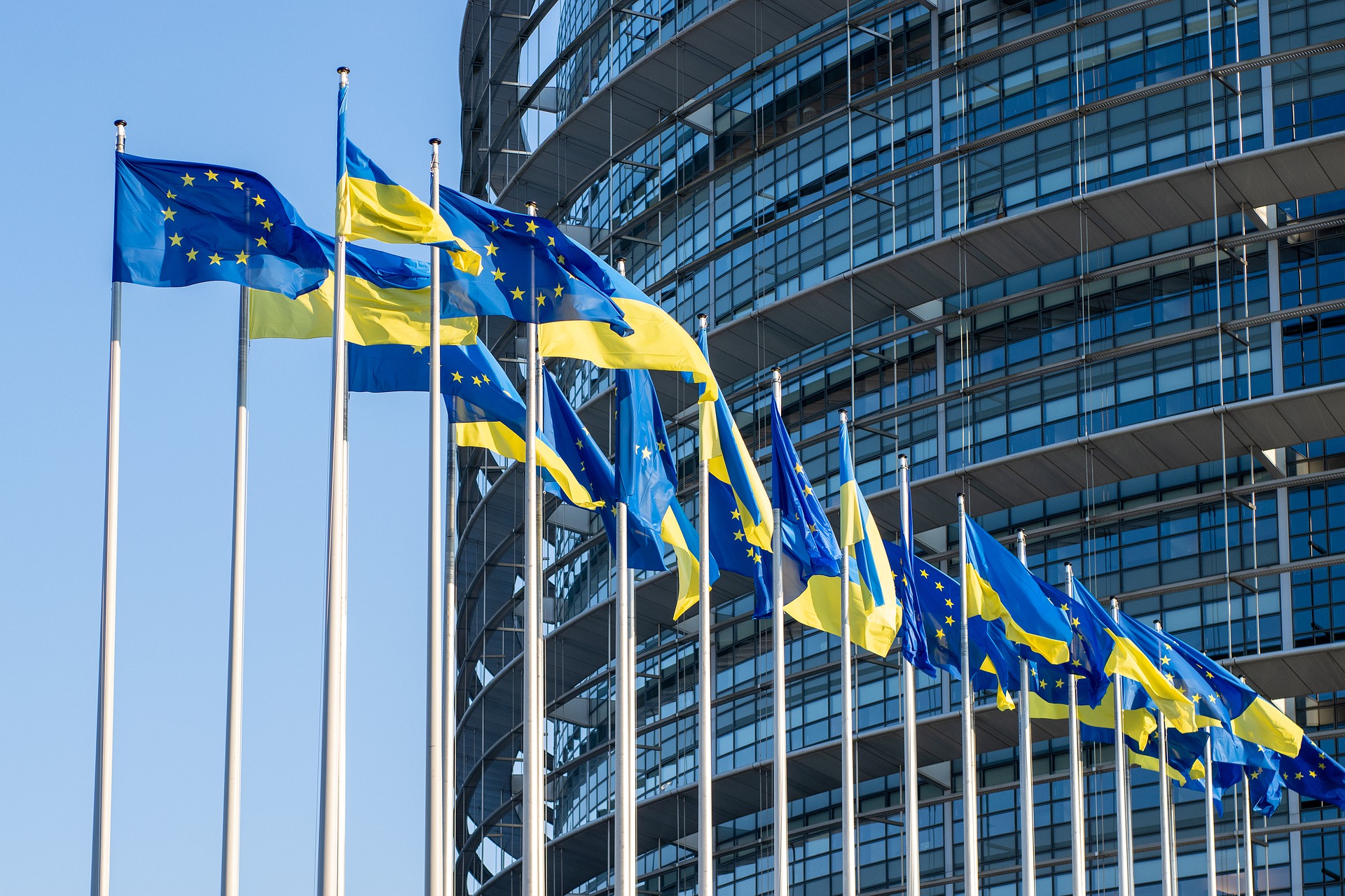 Informationsangebot für die Zivilgesellschaft und für ukrainisch- und russischsprachige Menschen in Deutschland
